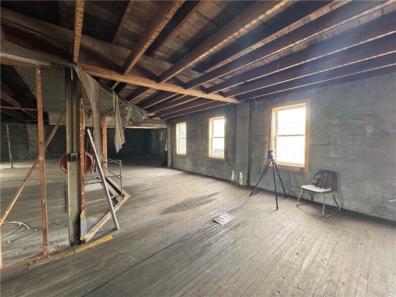 More Photos Of 99 Delaware St, Walton General Retail For Sale