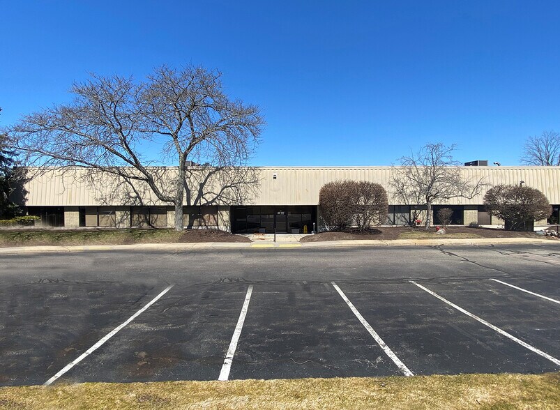 More Photos Of 1 Perimeter Rd, Manchester Distribution For Lease