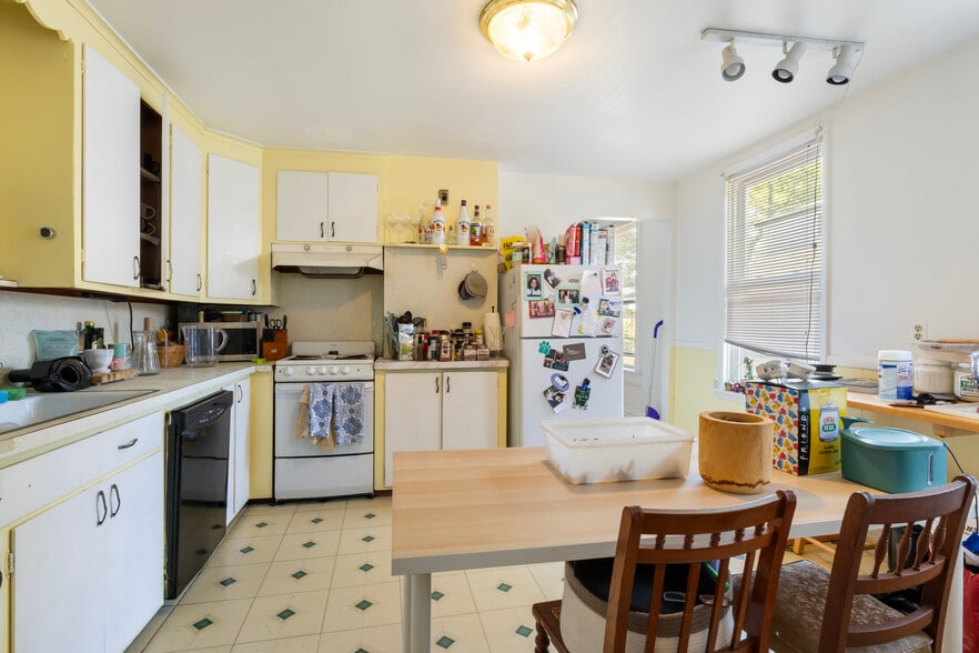 More Photos Of 176 Williams St, Providence Apartments For Sale