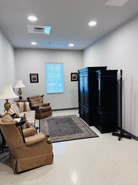 More Photos Of 4117 Woodland Dr, New Orleans Dormitory For Sale