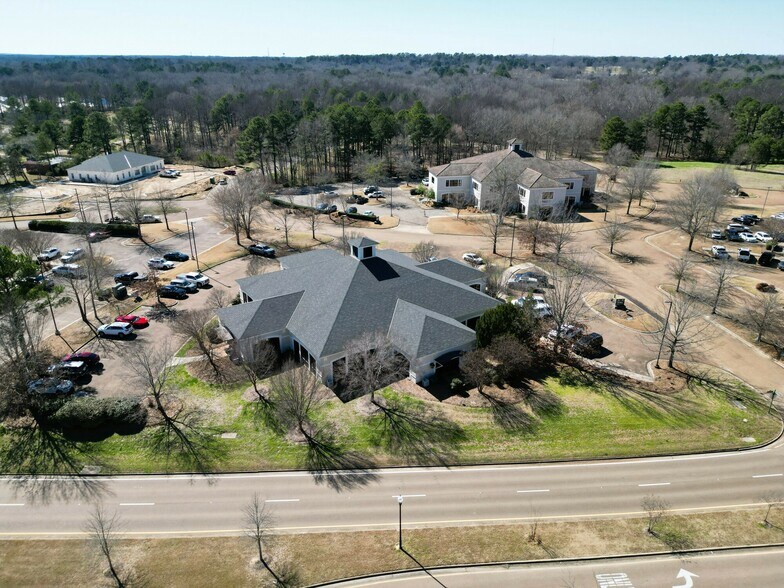 More Photos Of 601 Crescent Blvd, Madison Office For Lease