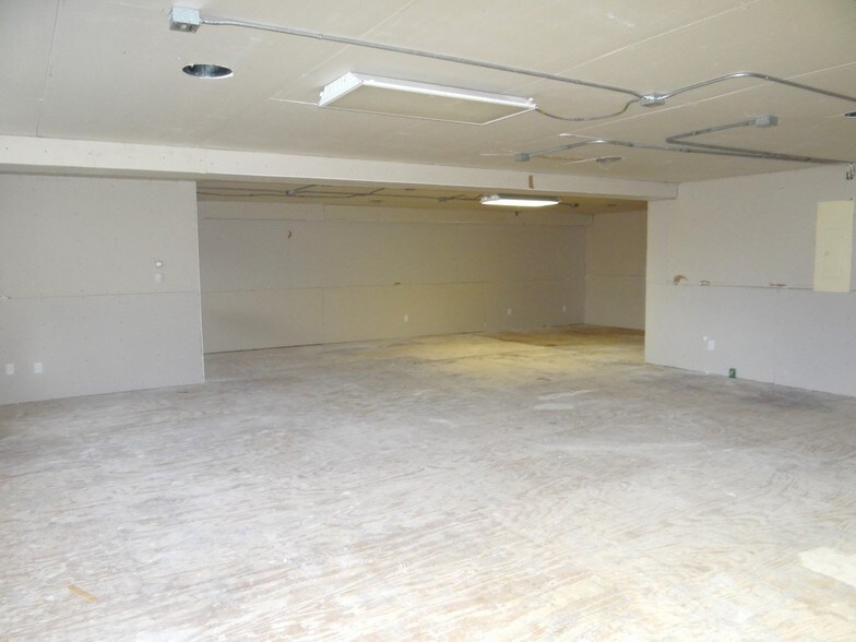 More Photos Of 25 Red River Ave N, Cold Spring Coworking Space