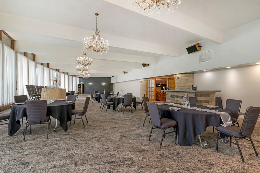 More Photos Of 250 W Church St, Mishicot Hotel For Sale