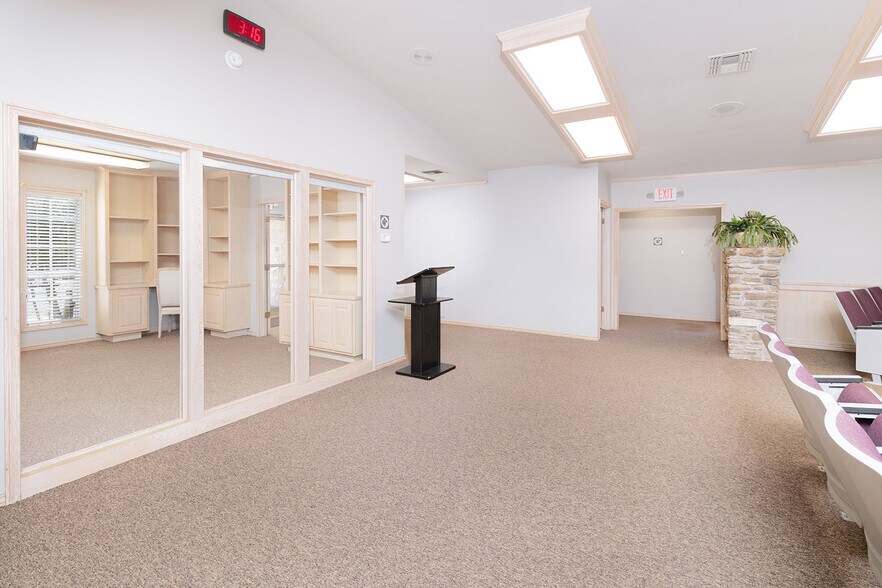 More Photos Of 305 W Dallas St, Llano Religious Facility For Sale