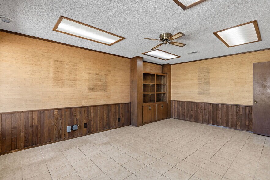 More Photos Of 4200 Henry S Grace Fwy, Wichita Falls Office For Lease