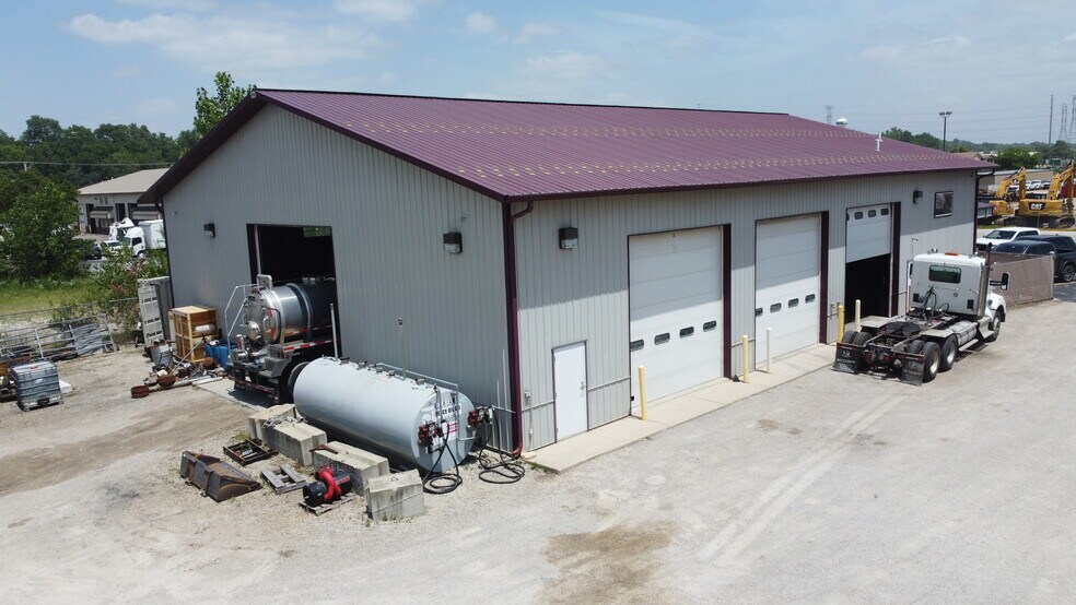 More Photos Of 2126 Gould Ct, Rockdale Warehouse For Lease