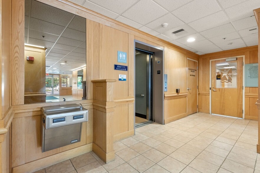 More Photos Of 95 Tremont St, Duxbury Medical For Sale