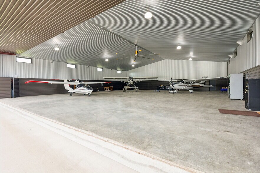 More Photos Of 863 VZ County Road 1508, Van Airplane Hangar For Sale