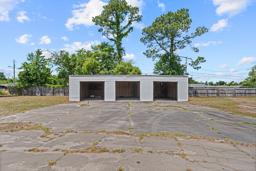 More Photos Of 1124 N MLK BLVD, Panama City Funeral Home For Lease