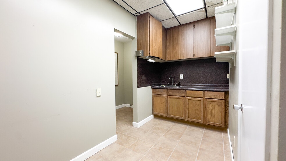 More Photos Of 3612 5th Ave N, Saint Petersburg Office Residential For Lease