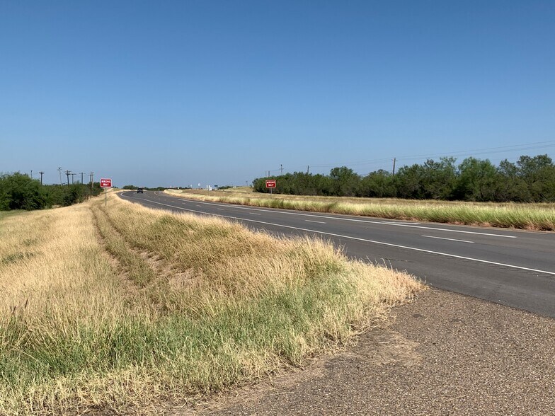 More Photos Of 7402 S US Highway 83, Laredo Warehouse For Lease