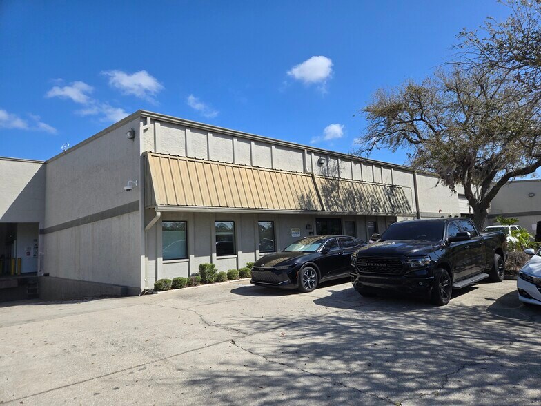 More Photos Of 340 Scarlet Blvd, Oldsmar Manufacturing For Sale