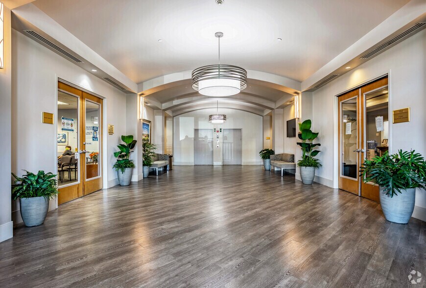 More Photos Of 5831 Bee Ridge Rd, Sarasota Medical For Lease