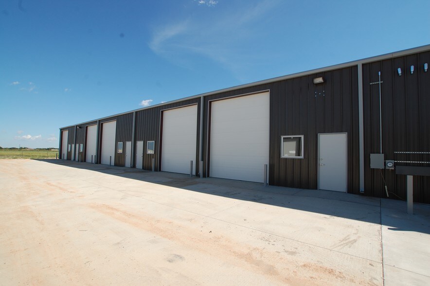 More Photos Of 12401 University Ave, Lubbock Warehouse For Lease