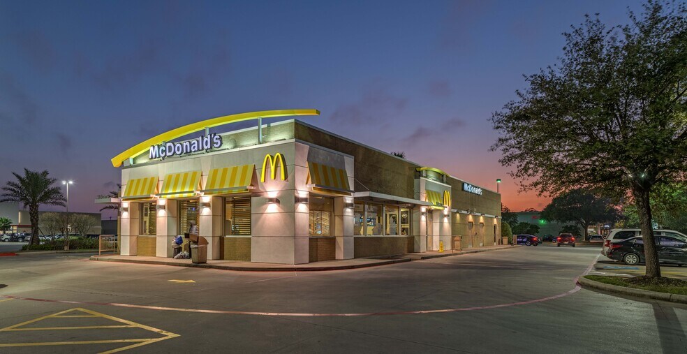 More Photos Of 1501-1549 W Bay Area Blvd, Webster Unknown For Lease