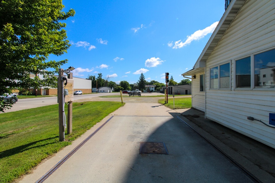 More Photos Of 135 E Front St, Claremont Specialty For Sale