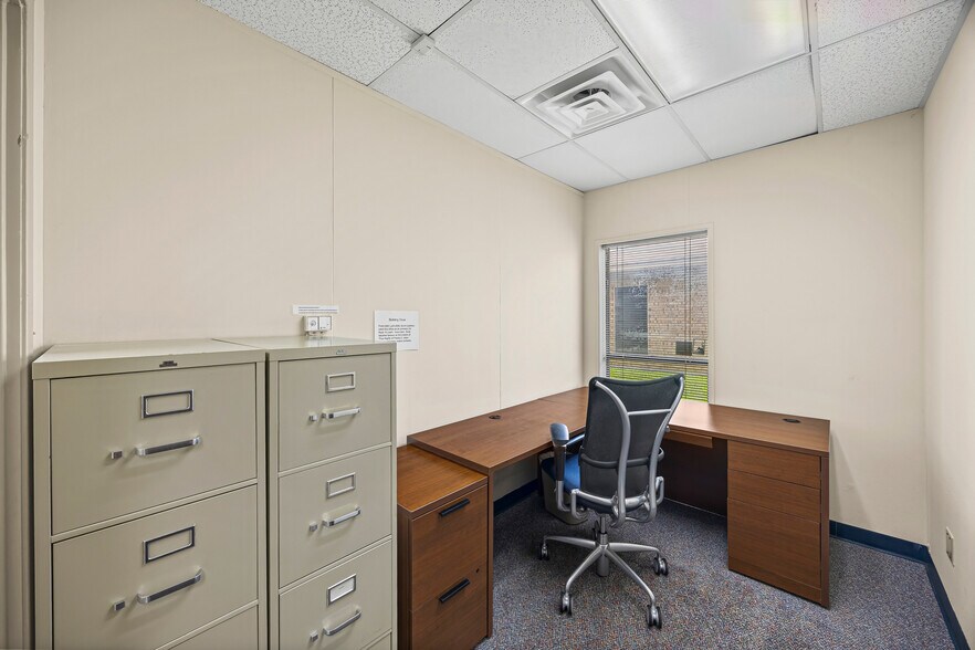 More Photos Of 105 Commercial Cir, Conroe Medical For Sale
