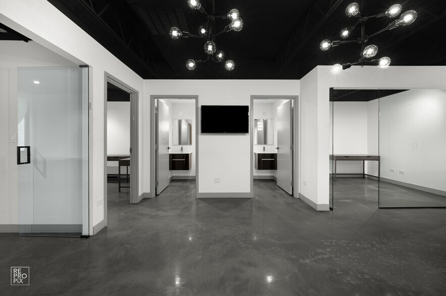 More Photos Of 1322 W Walton St, Chicago Light Distribution For Lease