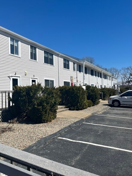 More Photos Of 254 Shore Rd, Buzzards Bay Office For Sale