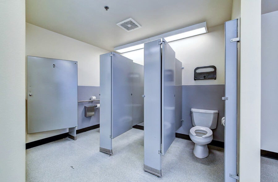 More Photos Of 3101 111th St SW, Everett Manufacturing For Lease