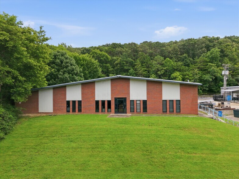 More Photos Of 740 Signal Point Rd, Guntersville Industrial For Sale