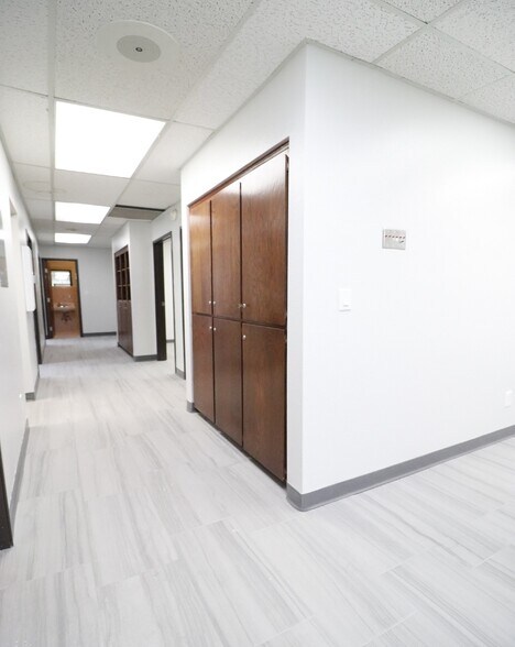 More Photos Of 16017 Tuscola Rd, Apple Valley Medical For Lease
