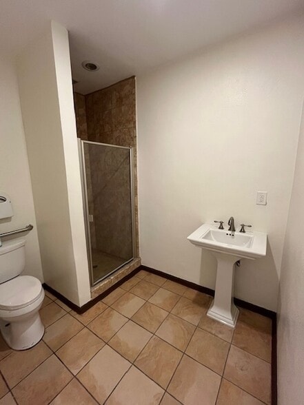 More Photos Of 931 N La Cienega Blvd, Los Angeles Storefront Retail Office For Lease