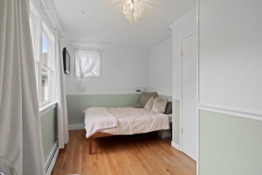 More Photos Of 418 Commercial St, Provincetown Storefront Retail Residential For Sale