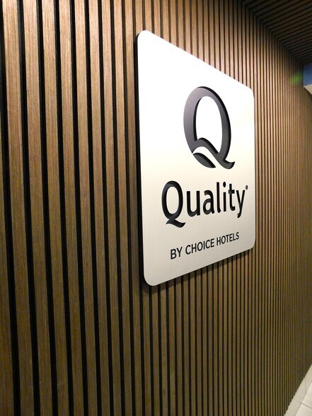 More Photos Of 1823 W Reynolds St, Pontiac Hotel For Sale