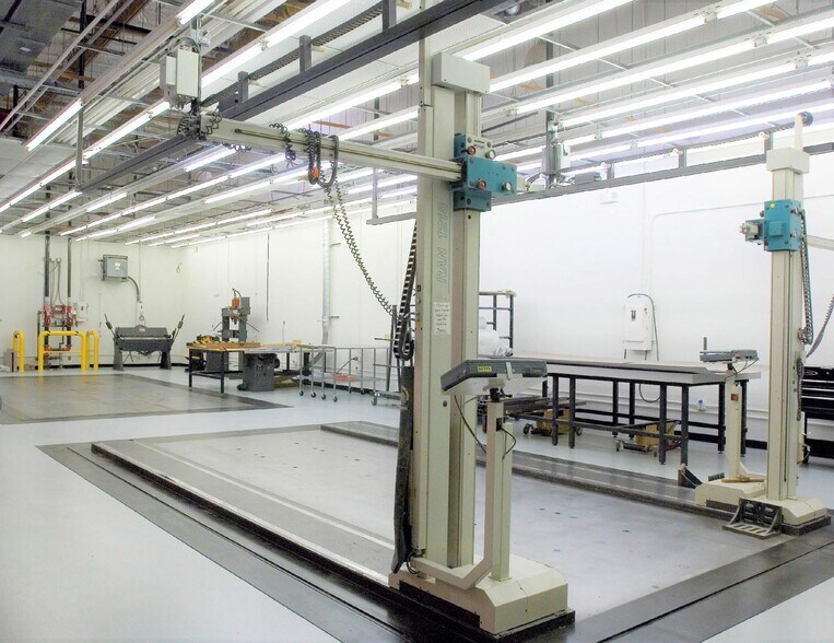 More Photos Of 2201 Corporate Center Dr, Newbury Park Research And Development For Lease