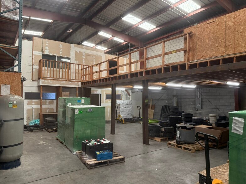 More Photos Of 1360-1366 Burton Ave, Salinas Warehouse For Sale