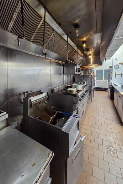 More Photos Of 502 Keawe St, Honolulu Apartments For Lease