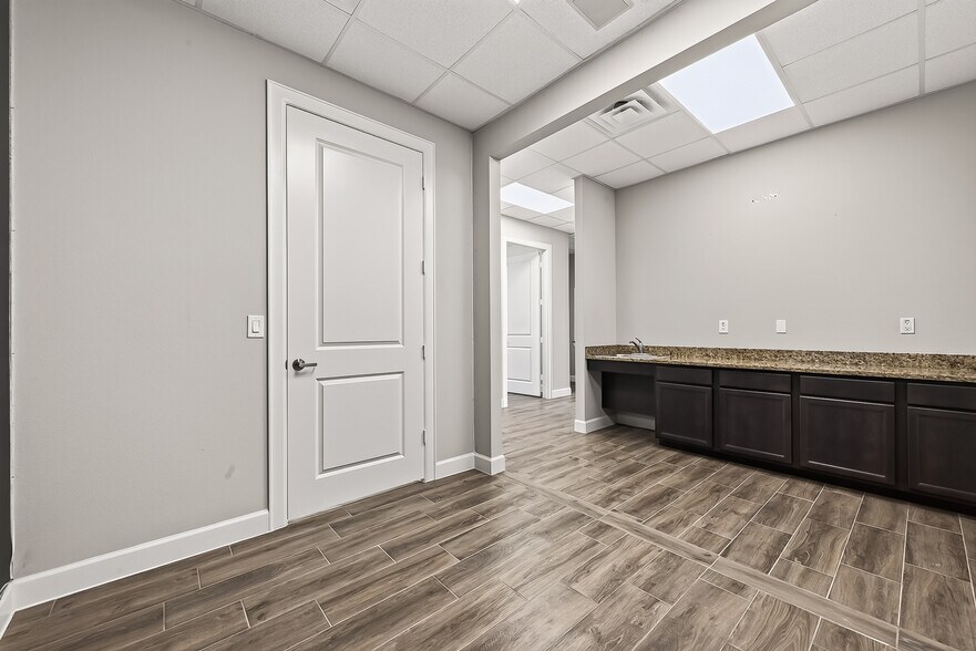 More Photos Of 2743 Imperia Dr, Sugar Land Medical For Sale