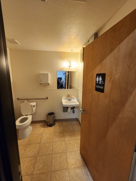 More Photos Of 2942 N Greenfield Rd, Mesa Service For Lease