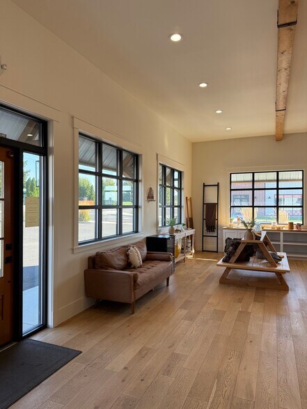 More Photos Of 101 W Northstone Pky, Zillah Freestanding For Lease