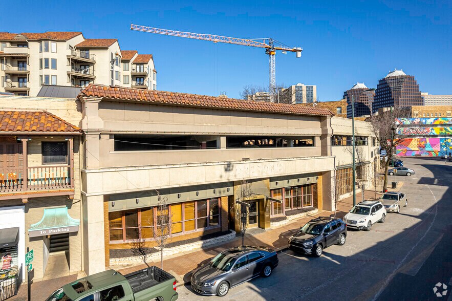 More Photos Of 414-418 Nichols Rd, Kansas City Unknown For Lease