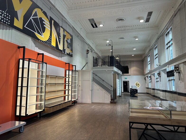 More Photos Of 378 Yonge St, Toronto Storefront Retail Office For Lease