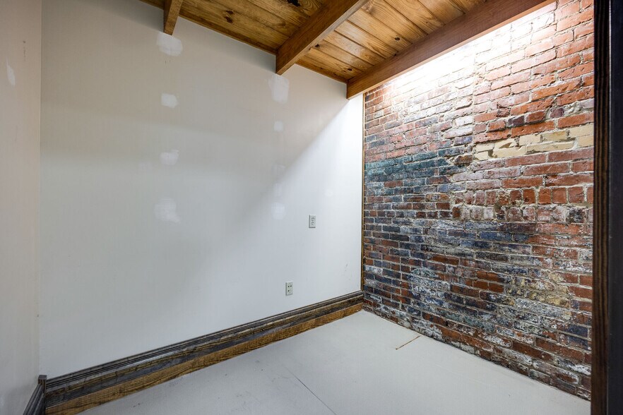 More Photos Of 1437 Market St, Chattanooga Storefront For Lease