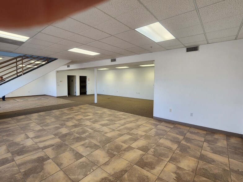 More Photos Of 1524 E Drinda Way, Bullhead City Warehouse For Lease