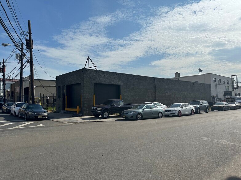 Primary Photo Of 75 Goble St, Newark Warehouse For Sale