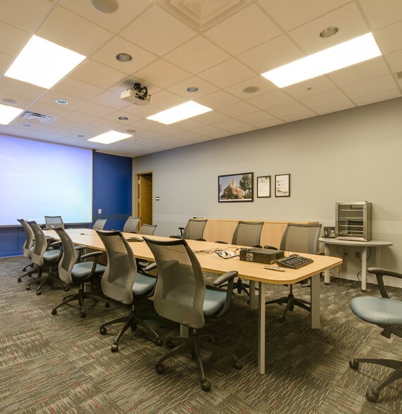 More Photos Of 2971 International Blvd, Clarksville Office For Lease