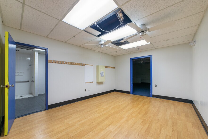 More Photos Of 450 State Route 34, Old Bridge Light Distribution For Sale