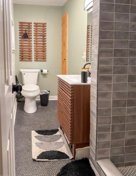 More Photos Of 8301 Lake Ave, Cleveland Flex For Sale