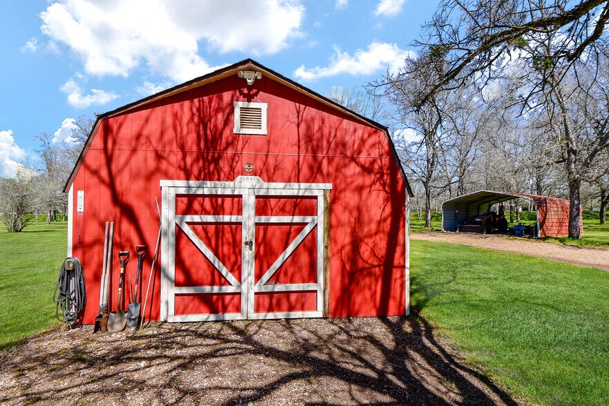 More Photos Of 540 Chisolm Trl, Wallis Manufactured Housing Mobile Home Park For Sale