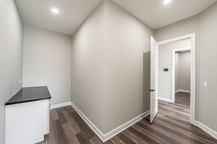 More Photos Of 2035 N Mason Dr, Katy Medical For Lease