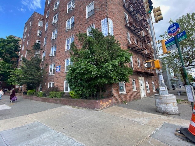 Primary Photo Of 2000 Kings Hwy, Brooklyn Apartments For Lease