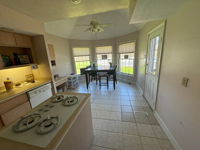 More Photos Of 1173 Manchester Ave SW, North Lawrence Office Residential For Sale