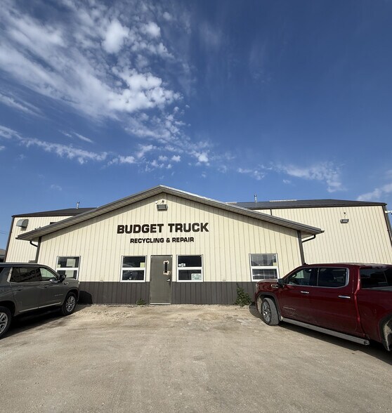 More Photos Of 1065 Oxford St, Sunnyside Industrial For Sale