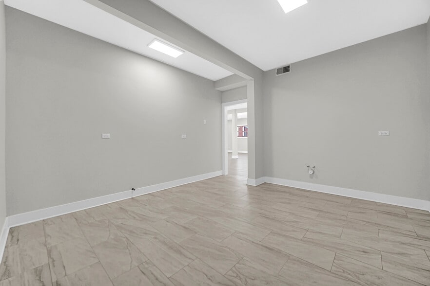 More Photos Of 2816 Martha St, Hammond Flex For Lease