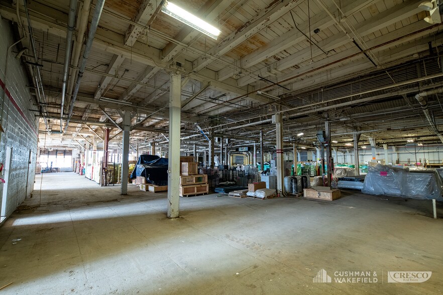More Photos Of 850 E 72nd St, Cleveland Warehouse For Lease